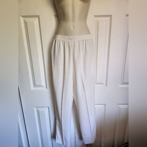 Size small Susan Graver white pants. - Picture 2 of 3